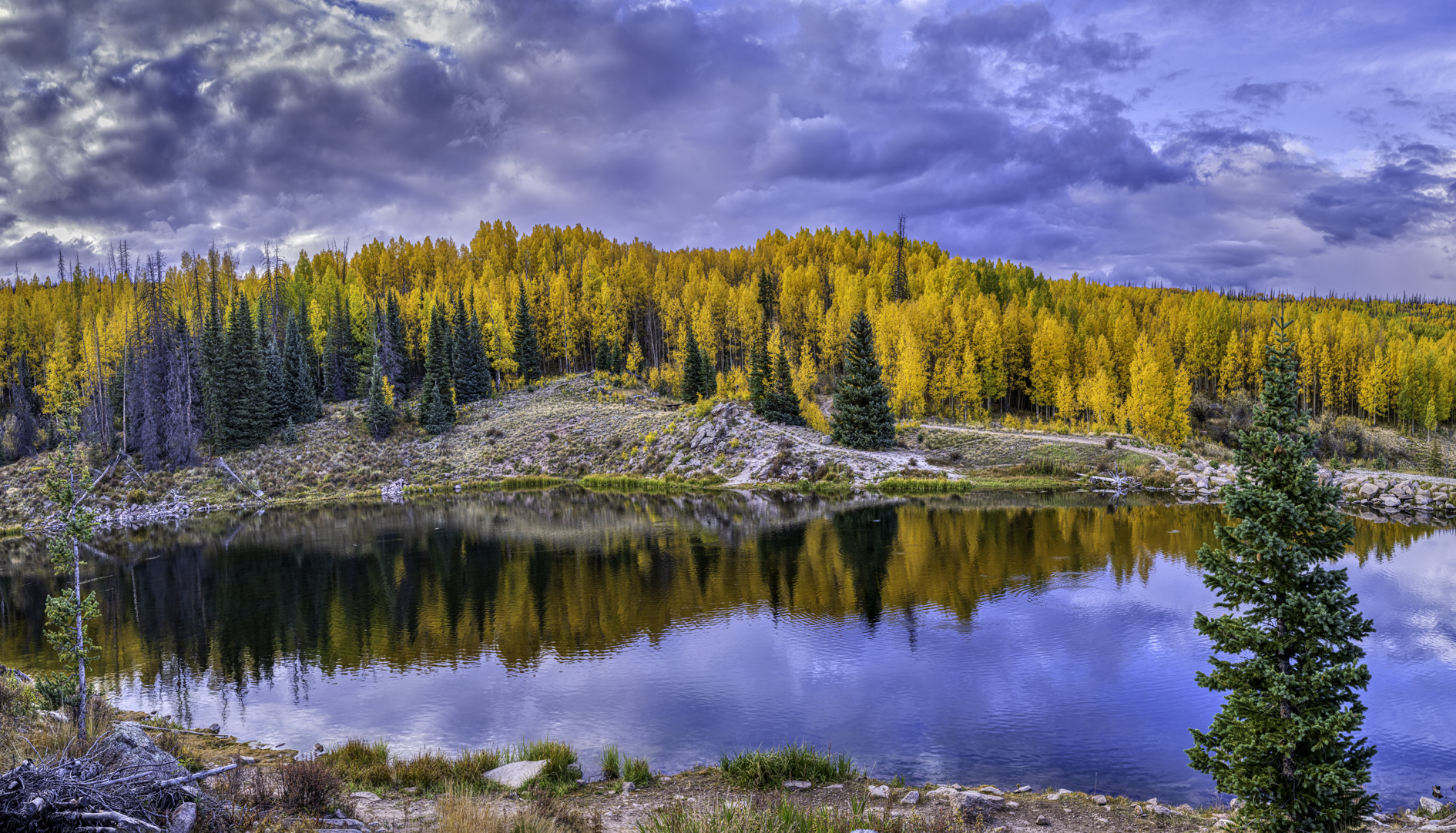 Autumn at Deer Lake