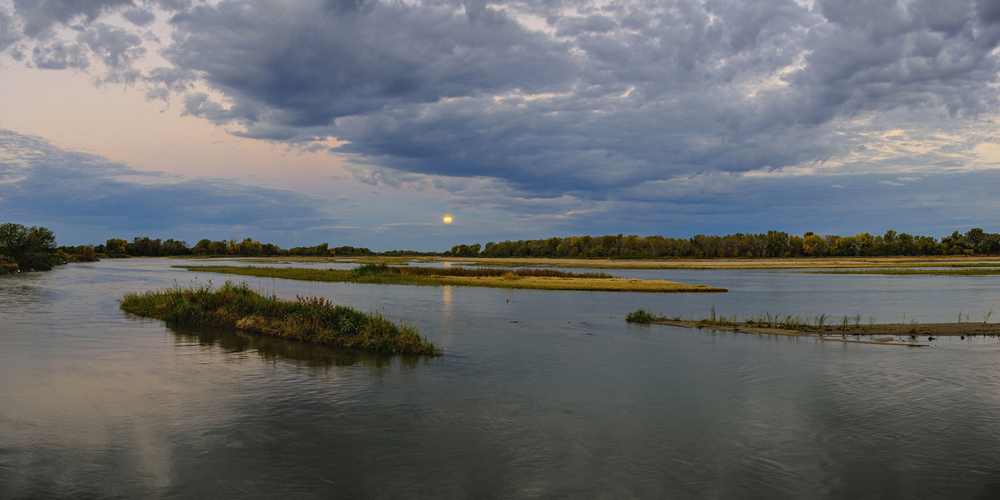 Moonset on the Platte